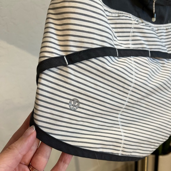 Lululemon Speed Short | Size 4 | Grey/Cream | 2.5” Inseam | GREAT Condition - Picture 3 of 7